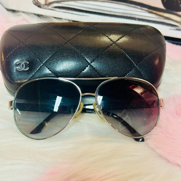 Chanel 4195-Q Aviator Sunglasses with Quilted Lambskin Case - Picture 2 of 10